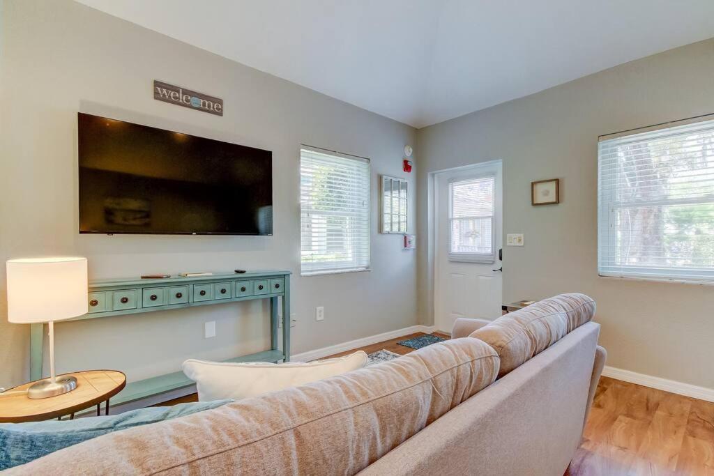 Beautiful In Downtown Dunedin! Appartement